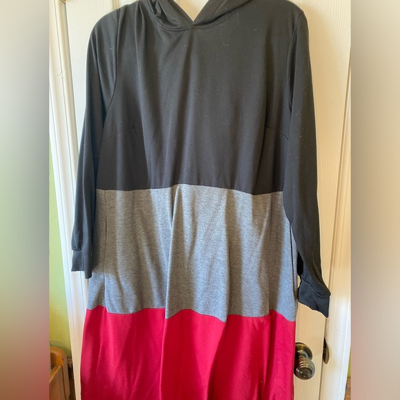 Bloomchic Tri-color Hooded Cotton Dress - Picture 2 of 2